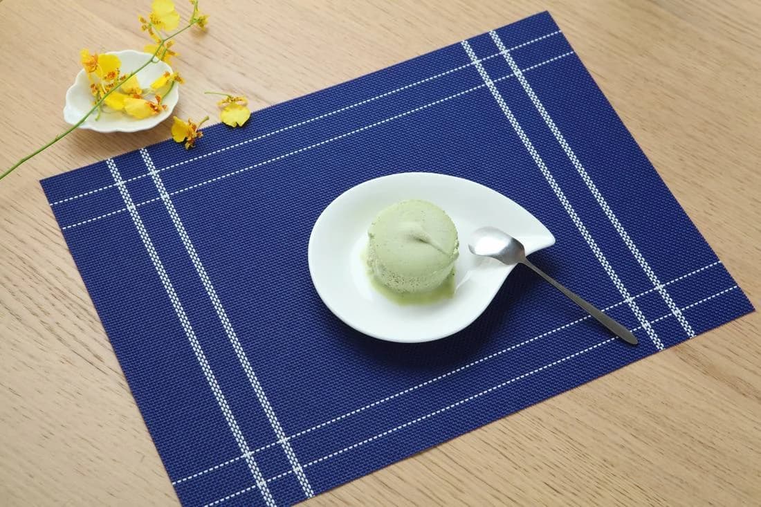 Aqua and white oversized checks Aqua Oversized Check Placemat, model AOL-PM-009